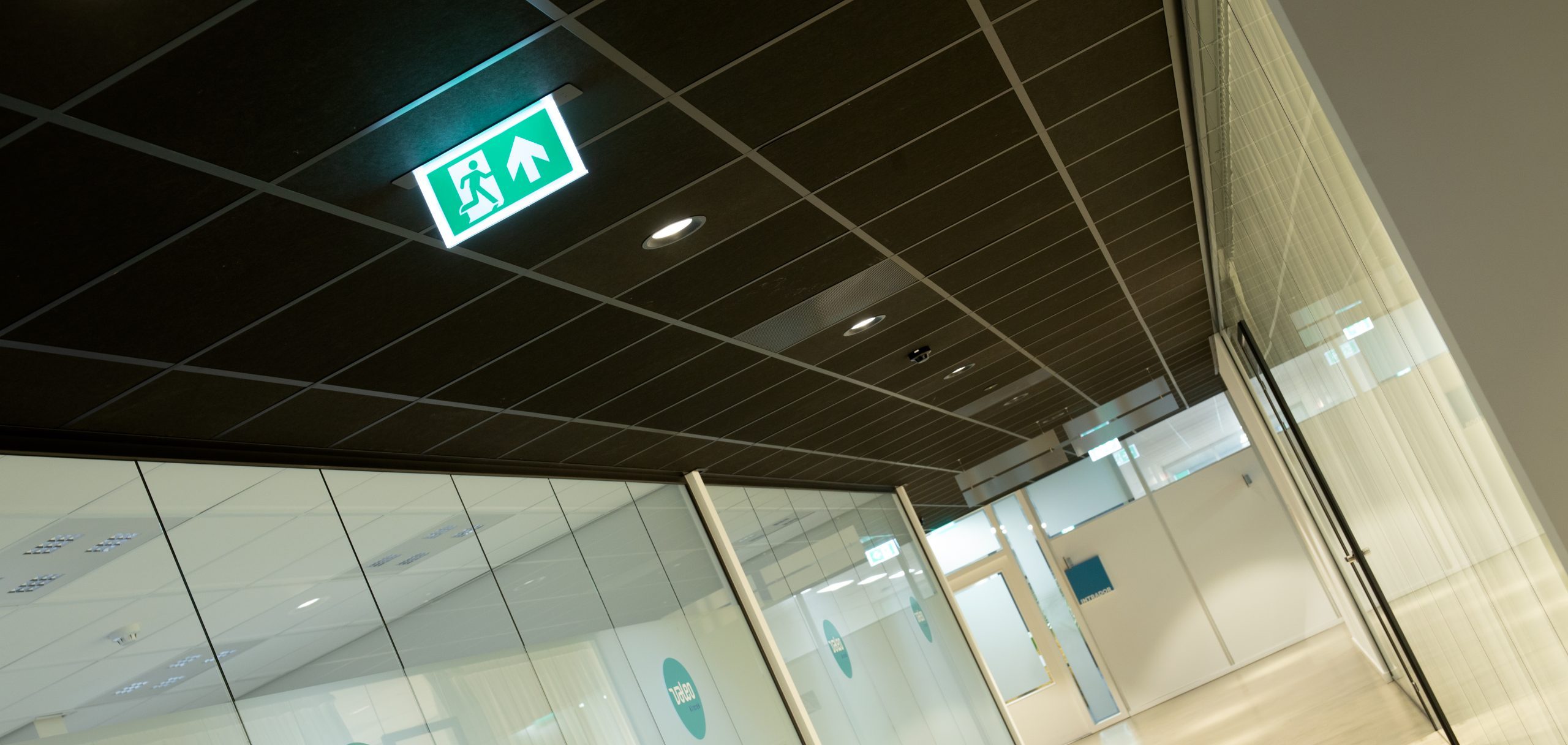 Montagemateriaal voor nooduitgangsborden
